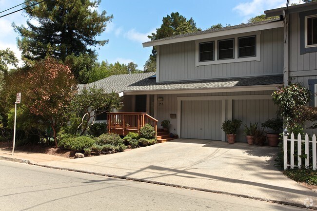 Foto del edificio - 159-163 Porteous Ave