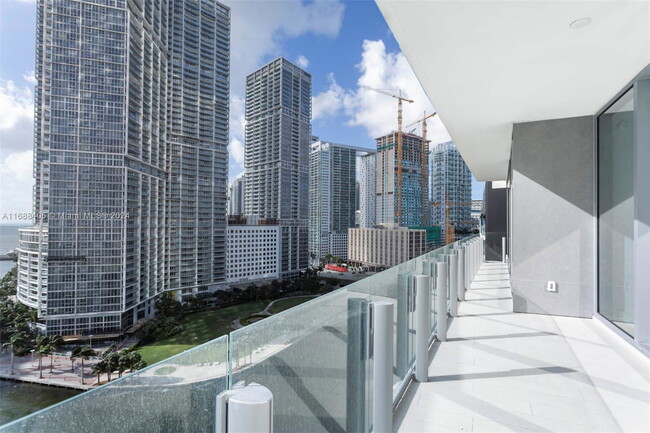 Foto del edificio - 300 Biscayne Blvd