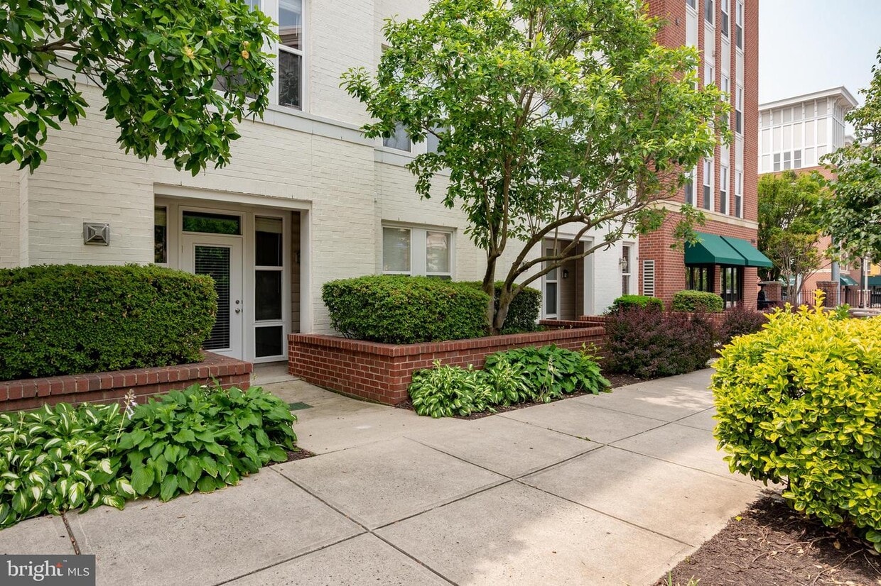 2655 Prosperity Ave Unit 121, Fairfax, VA 22031 Room for Rent in