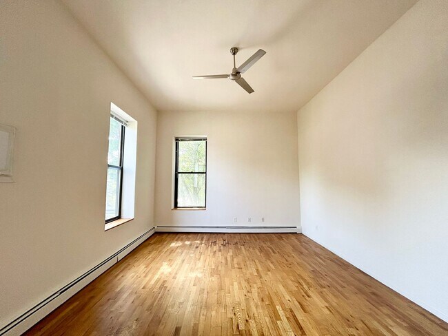 Foto del interior - 113 Mill Street- Fire Station