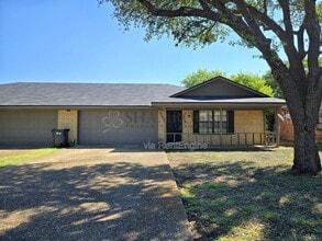 Building Photo - 2202 Kirby Lee St