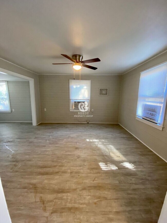 Foto del edificio - Remodeled 2 bedroom / 1 bathroom home available now!
