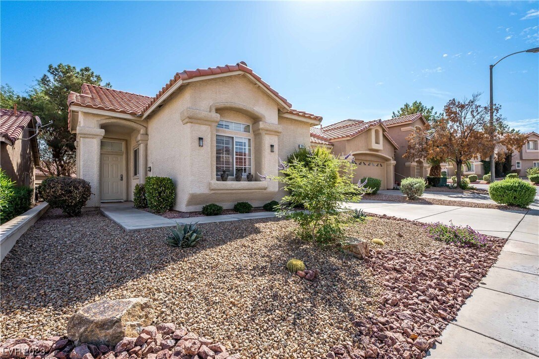 29 Alyson Pond Cir, Henderson, NV 89012 Townhome Rentals in Henderson