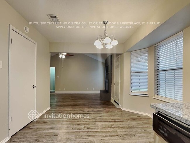 Building Photo - 717 Lynne Ln