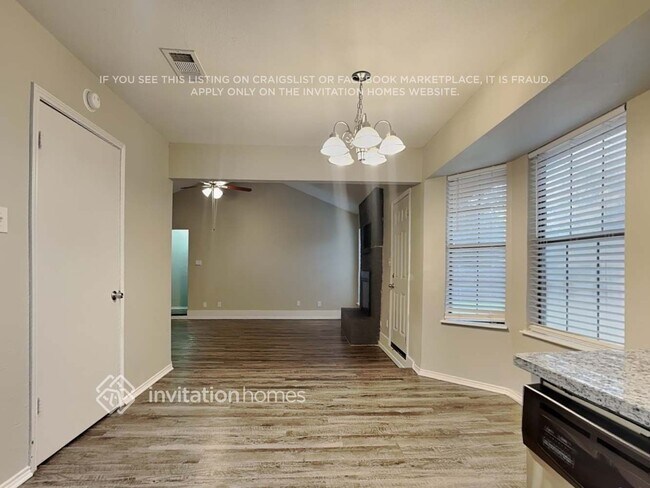 Foto del edificio - 717 Lynne Ln