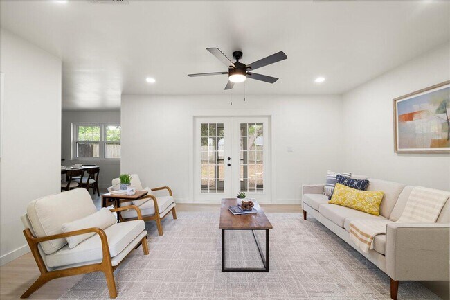 Building Photo - 403 Cheyenne Cir