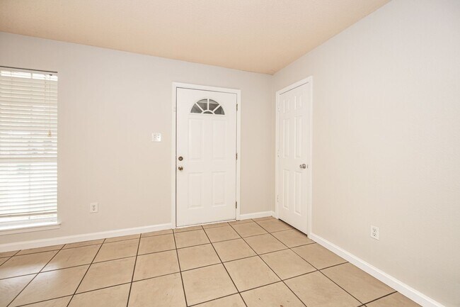 Foto del edificio - 2840 Gardendale Ave