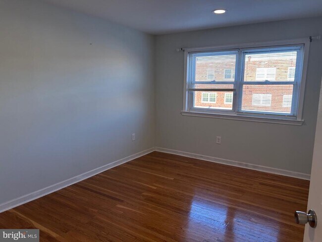 Foto del edificio - 3243 Lester Rd