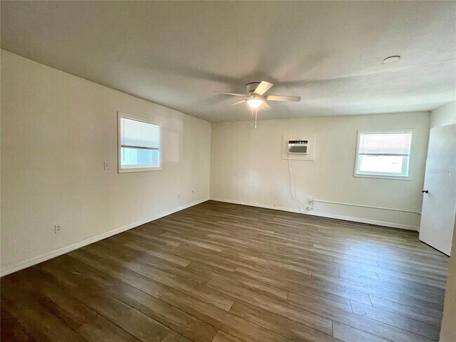 Foto del edificio - 401 1st Ave NE