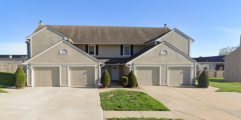 Primary Photo - 5609- 5615 NW 66th Terrace