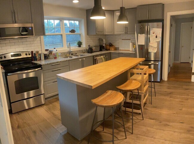 Building Photo - 110 Clearwater Rd