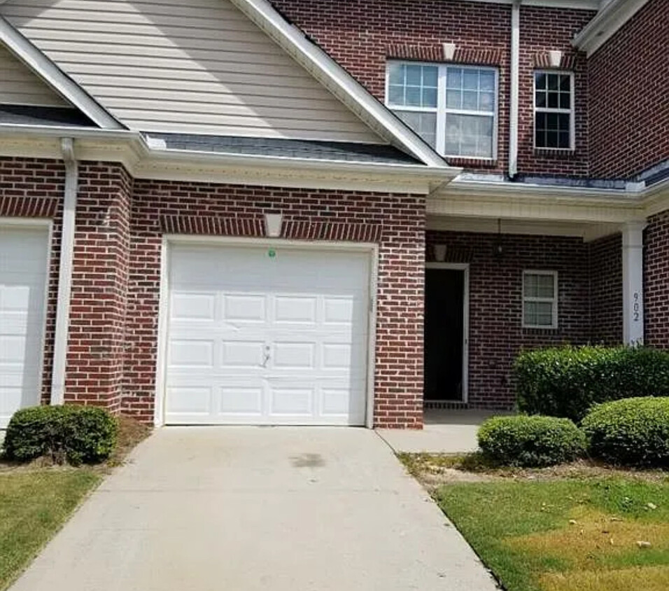 Primary Photo - 2555 Flat Shoals Rd