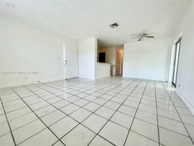 Building Photo - 2621 Riverland Dr