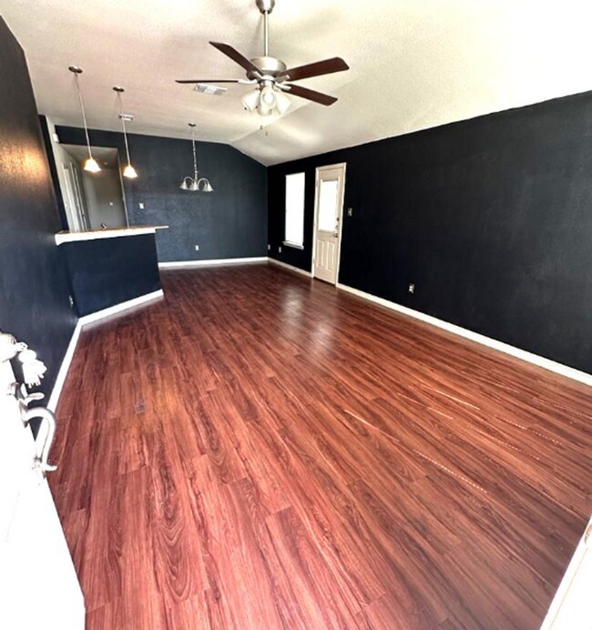 Foto del edificio - AVAILABLE NOW; APPLY TODAY ON OUR WEBSITE -1 MONTH FREE