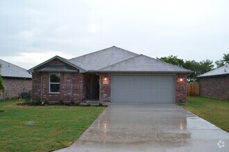 Building Photo - 3013 N Hickory St