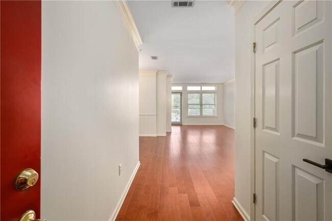 Foto del edificio - 3334 Peachtree Rd NE