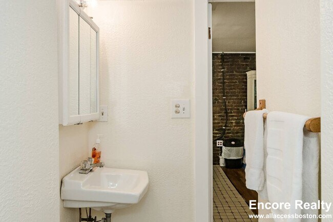 Foto del edificio - 72 Revere St