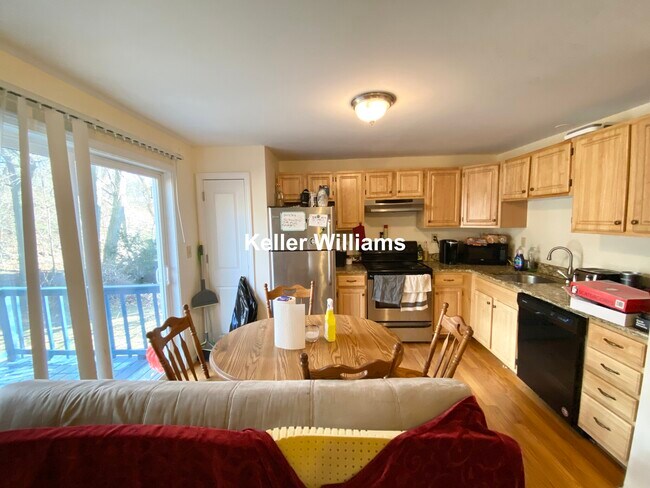 Building Photo - 41 Lawn St