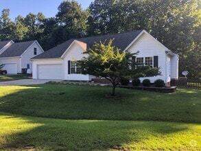 Building Photo - 105 Buckingham Dr