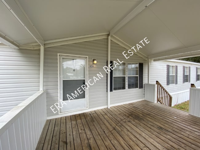 Building Photo - 8204 Verano St