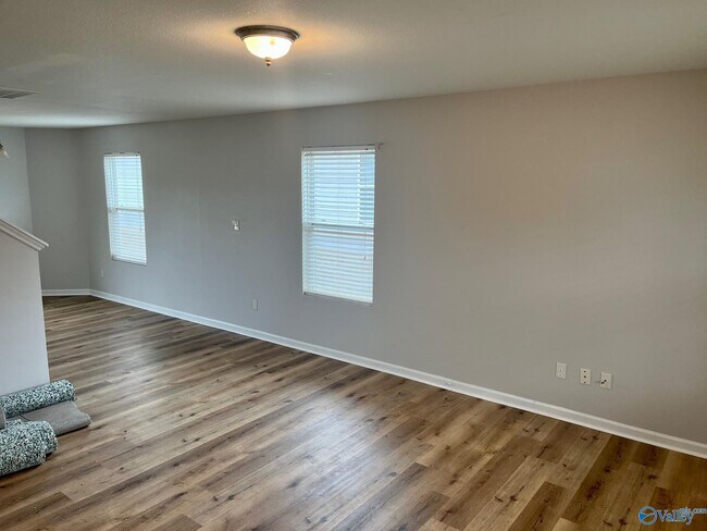 Foto del edificio - 193 Cloverbrook Dr