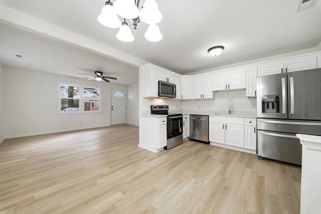 Building Photo - 3021 Menands Dr