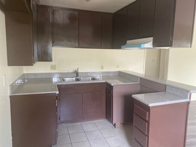 2B2B Kitchen - 10109 Buford Ave