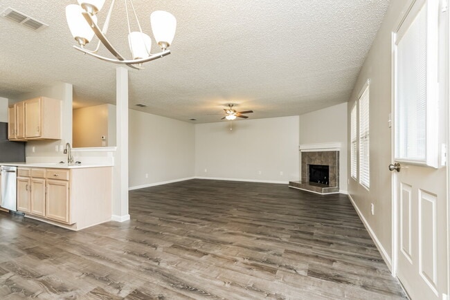 Building Photo - 1704 Chesterwood Dr