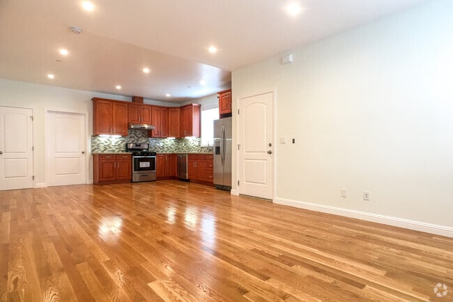 Building Photo - 613 4th Ln
