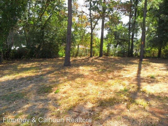 Building Photo - 410 Columbia Dr