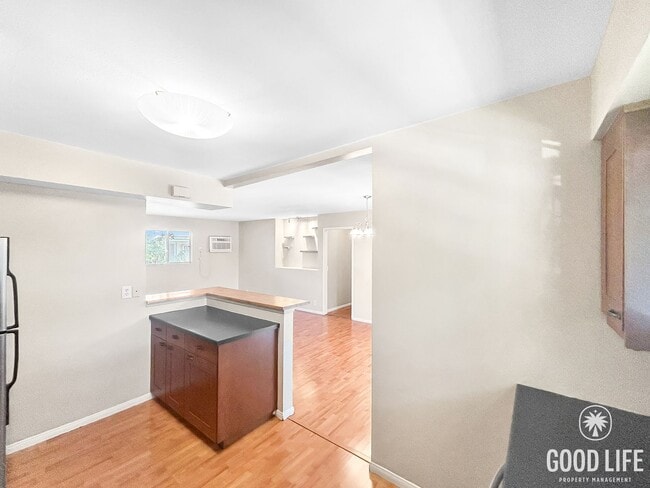 Building Photo - Beautiful 2BD/2BA with Private Balcony and...