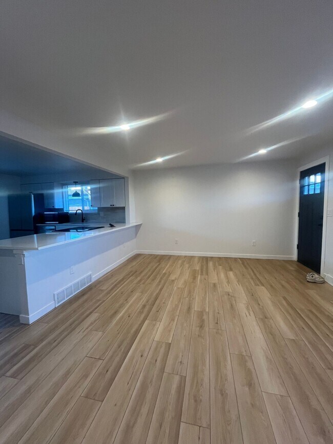 Gorgeous newly remodeled one 2 bedroom one bath condo - Gorgeous newly remodeled one 2 bedroom one bath condo