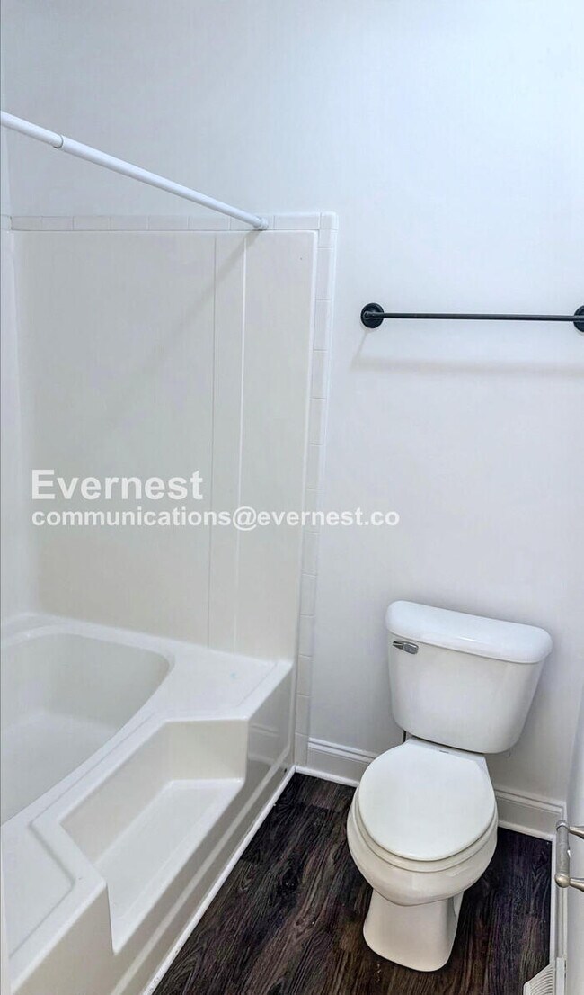 Foto del edificio - 1805 S Mayflower Dr