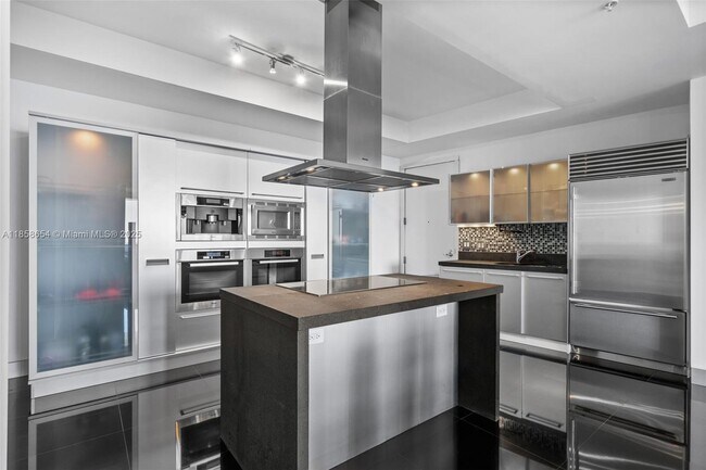 Foto del edificio - 18201 Collins Ave