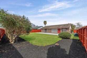 Building Photo - 12123 Plumpoint Dr