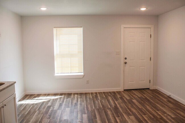 Building Photo - 1654-SH