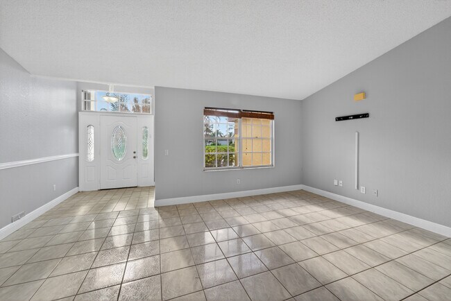 Foto del edificio - 6956 NW Jorgensen Rd