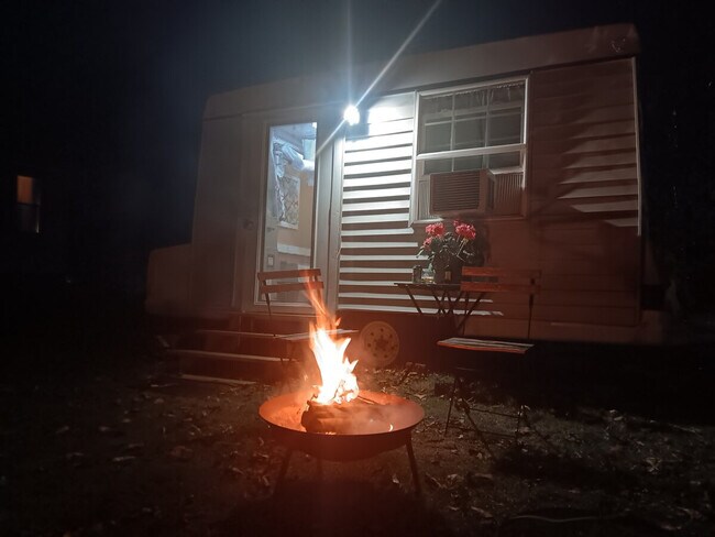 Building Photo - 80 Perkins Ave