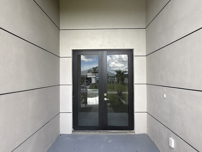 Foto del edificio - 2325 NW 37th Pl