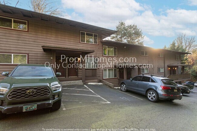 Foto del edificio - SW Portland Two Bedroom Condo In The Heart Of Burlingame!