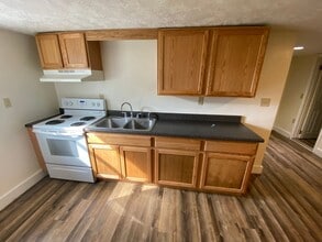 Building Photo - 113-113 Stap Ln