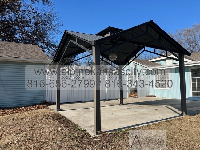 Foto del edificio - Spacious One Level Home on HUGE LOT!