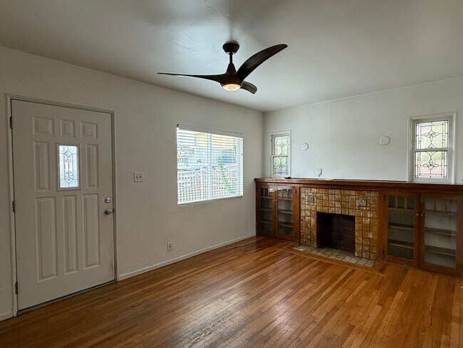 Foto del edificio - 1 Bedroom 1 Bath Craftsman Style Cottage available NOW