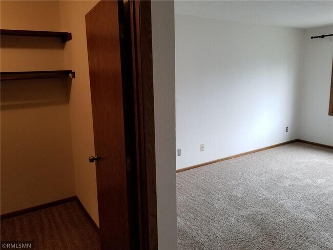 Foto del edificio - 2317 Amberwood Dr