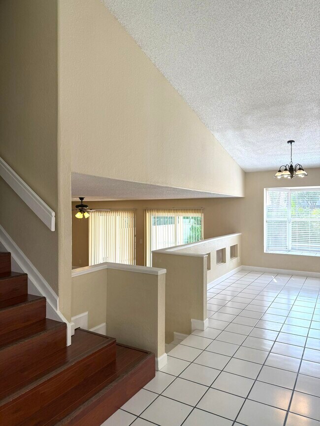 Building Photo - 18292 Clear Brook Cir