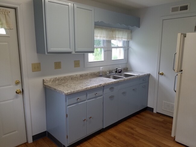 Building Photo - 914 Garfield St