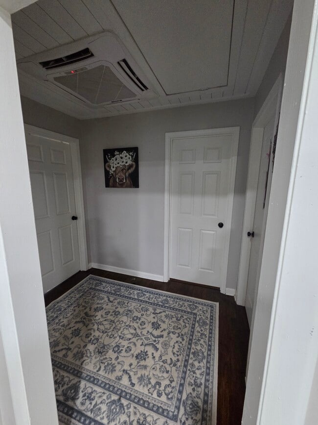 Building Photo - 1716 Fayetteville Hwy