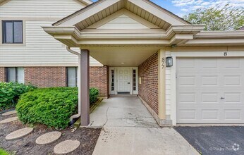 Building Photo - 877 E Carriage Ln