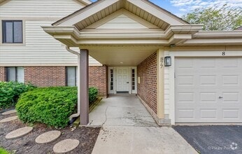 Building Photo - 877 E Carriage Ln