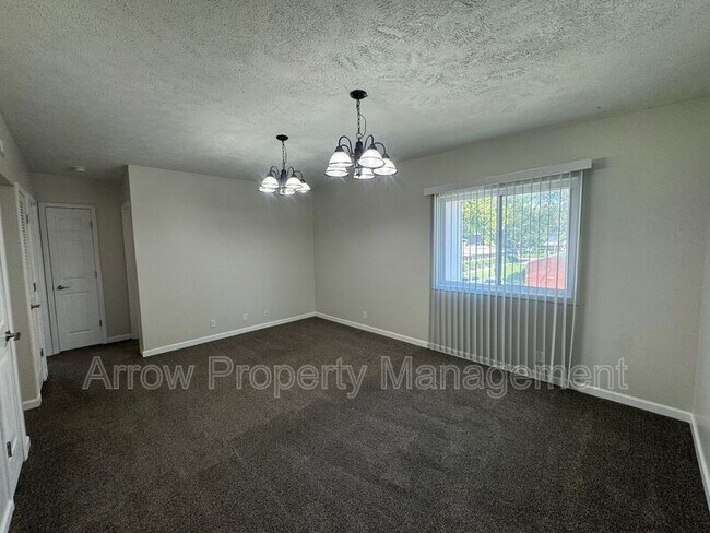 Building Photo - 526 S 25th St